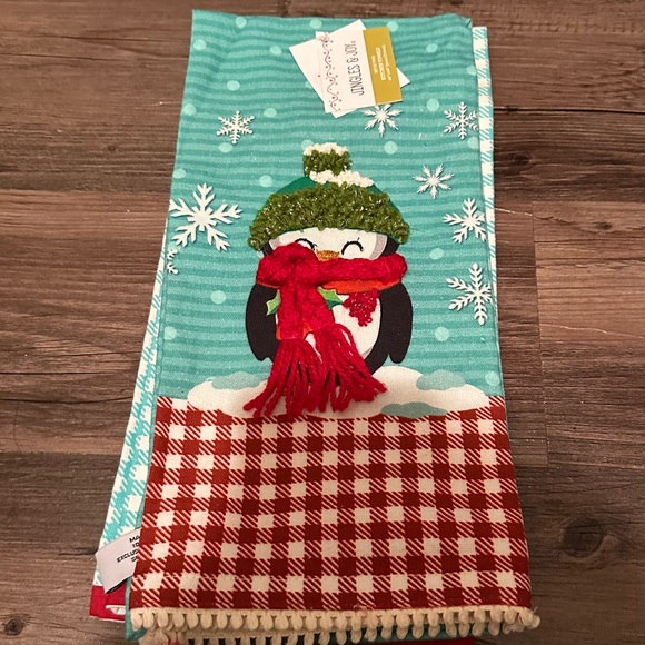 JINGLES & JOY. Set of 2 Kitchen Hand Towels Holiday Penguin - Picture 1 of 3